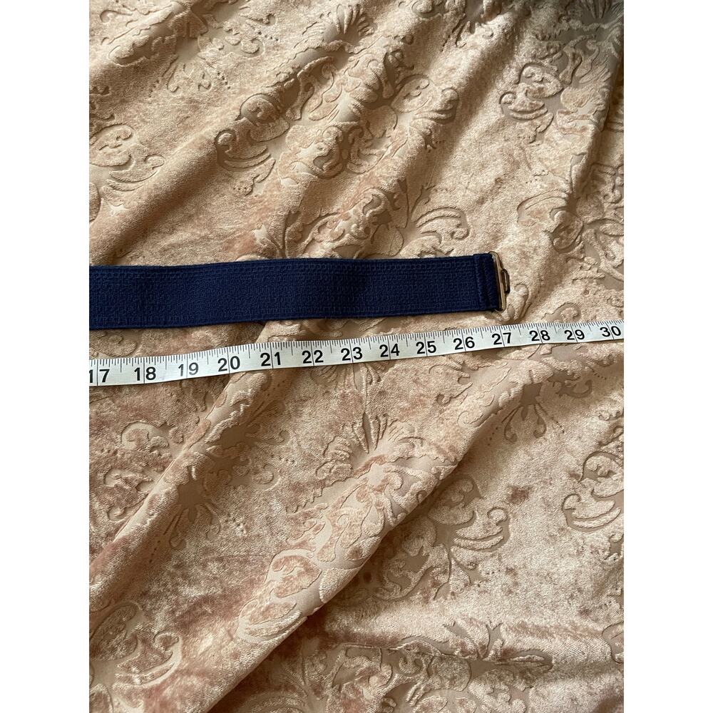 Vintage women’s navy stretchy belt with wooden sun engraved buckle s-m - Picture 4 of 5
